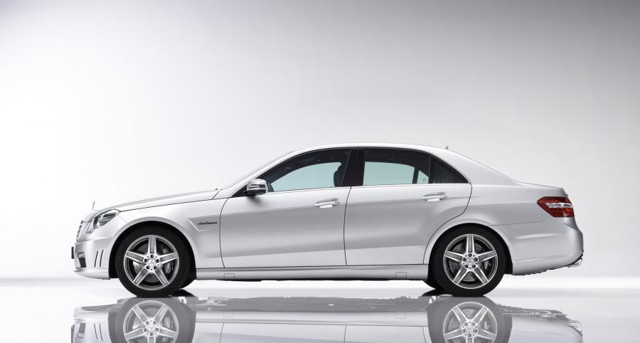  Mercedes-Benz E63 AMG 2010 года  (фото 10 из 57)